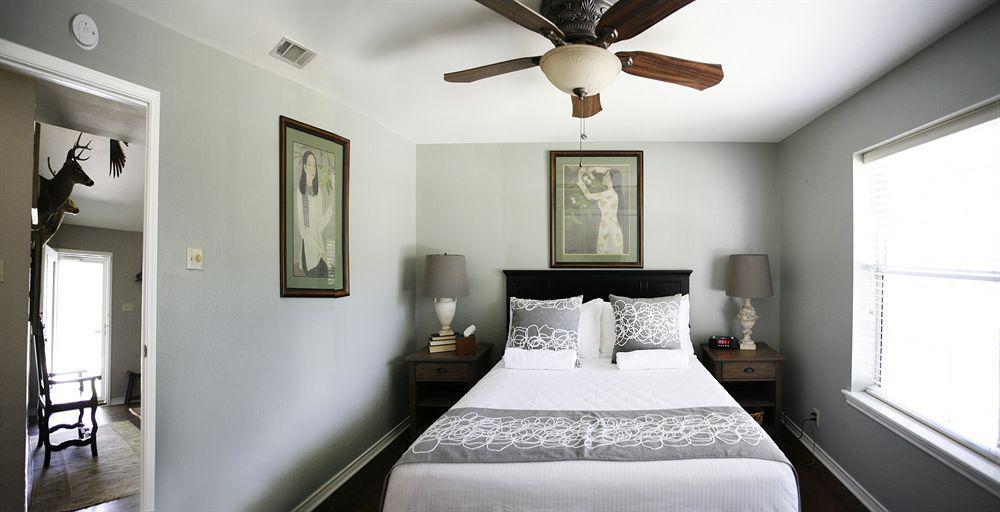 Hotel Camp Lucy Dripping Springs Esterno foto