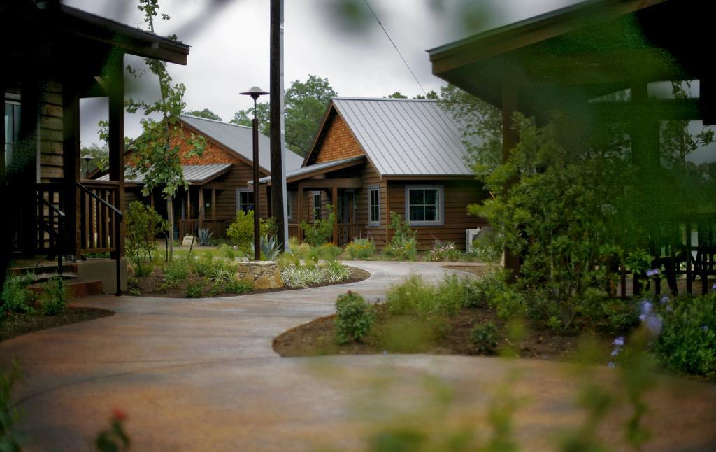 Hotel Camp Lucy Dripping Springs Esterno foto