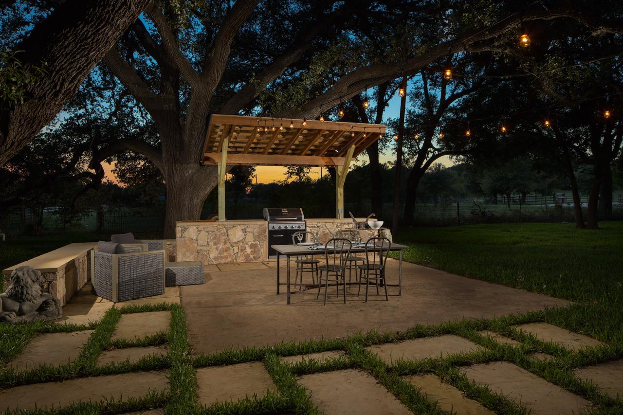 Hotel Camp Lucy Dripping Springs Esterno foto