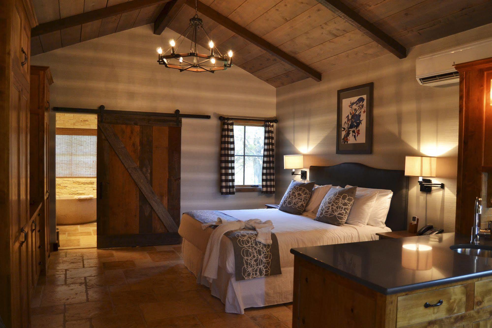 Hotel Camp Lucy Dripping Springs Esterno foto