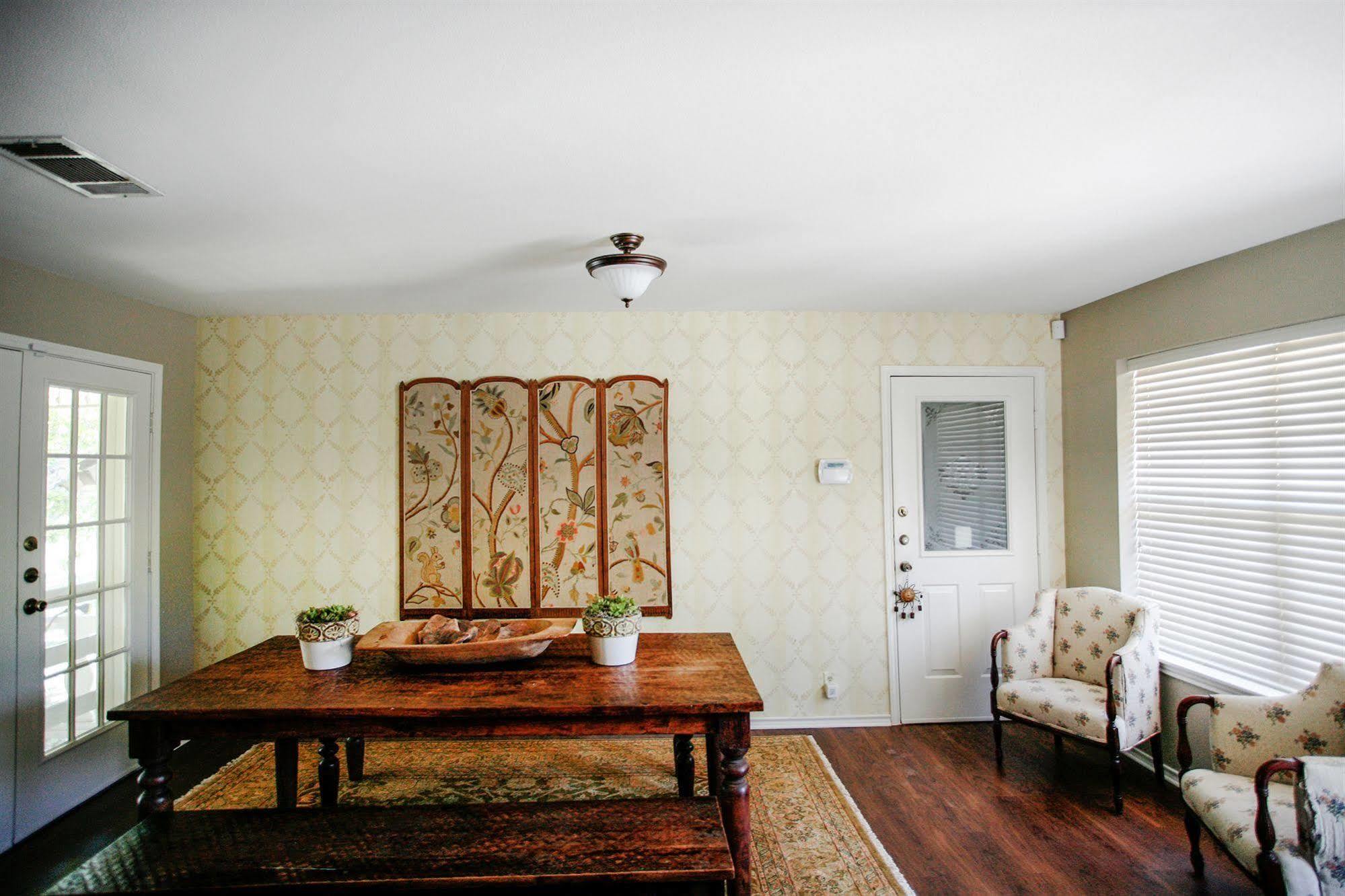 Hotel Camp Lucy Dripping Springs Esterno foto