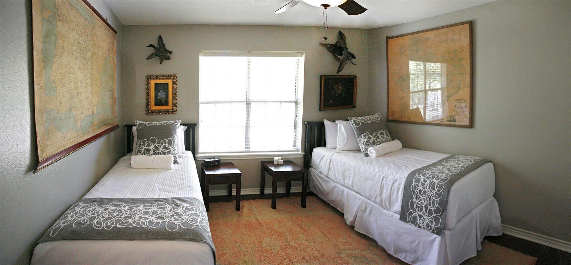 Hotel Camp Lucy Dripping Springs Esterno foto