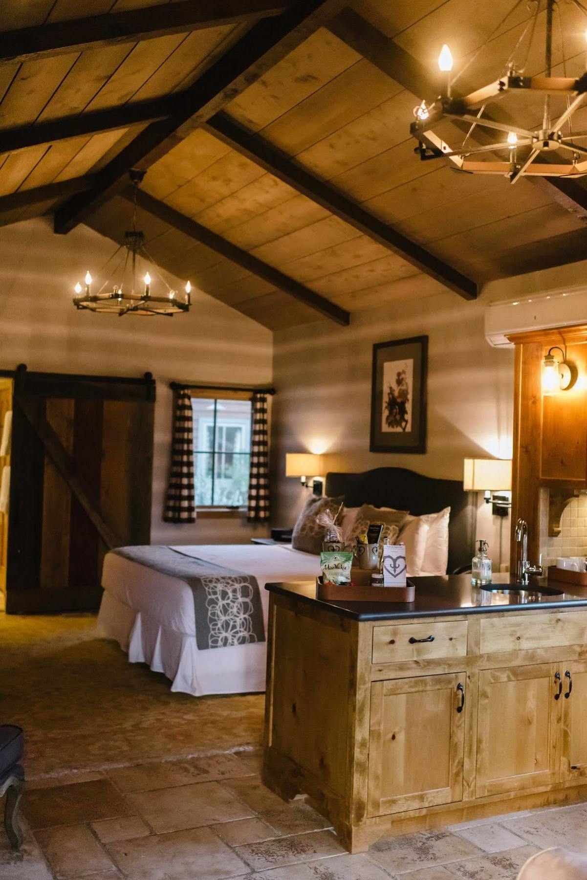 Hotel Camp Lucy Dripping Springs Esterno foto