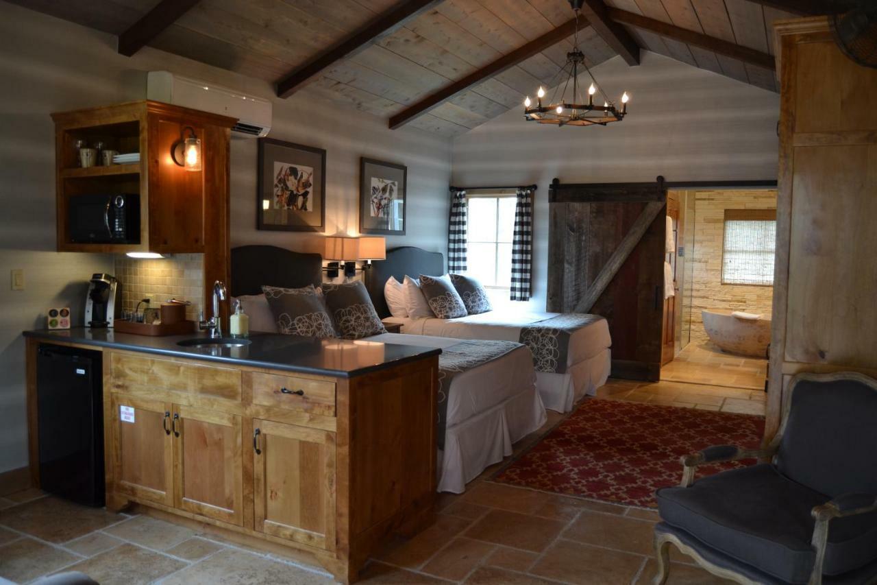 Hotel Camp Lucy Dripping Springs Esterno foto